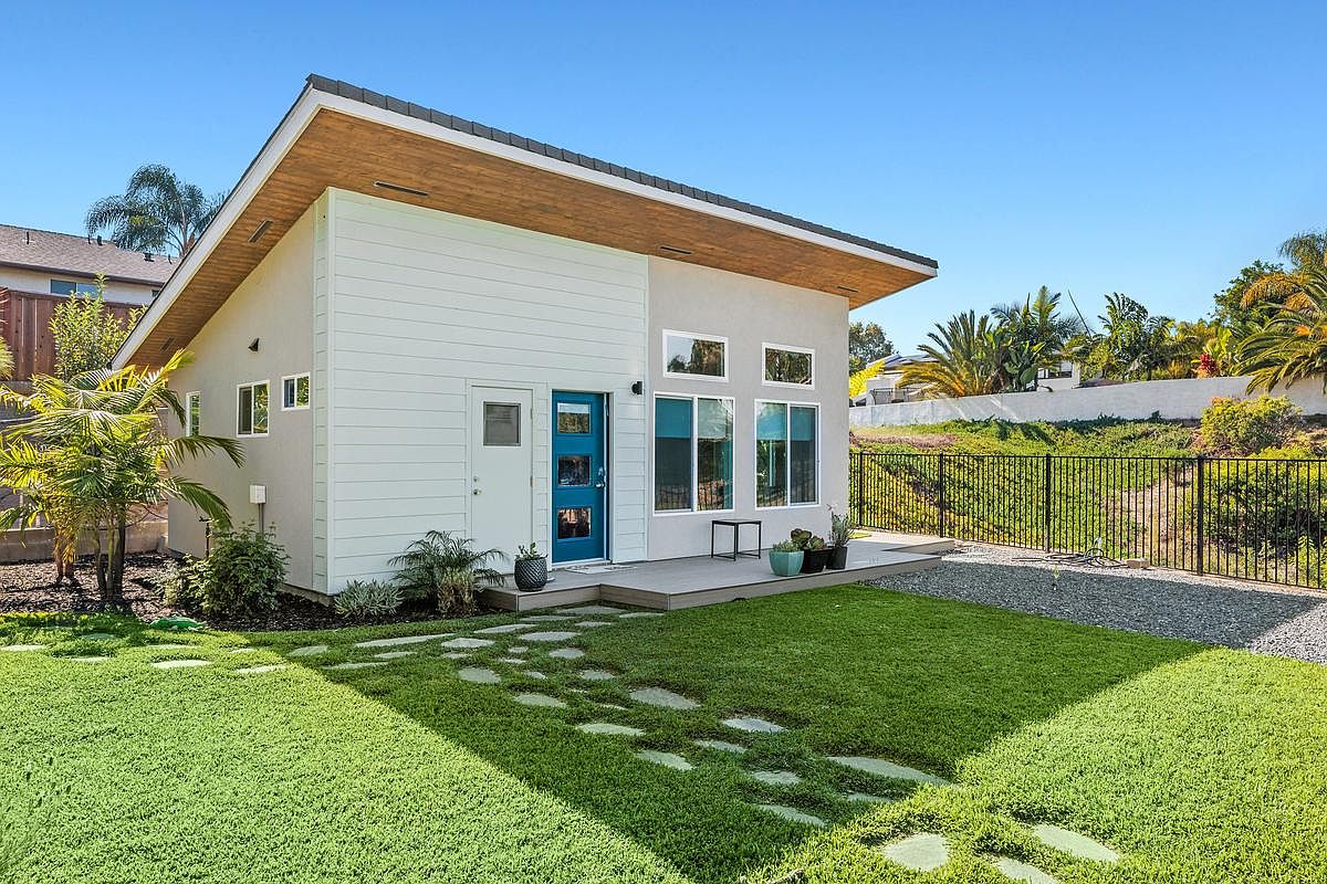 7717 Romeria St photo 2