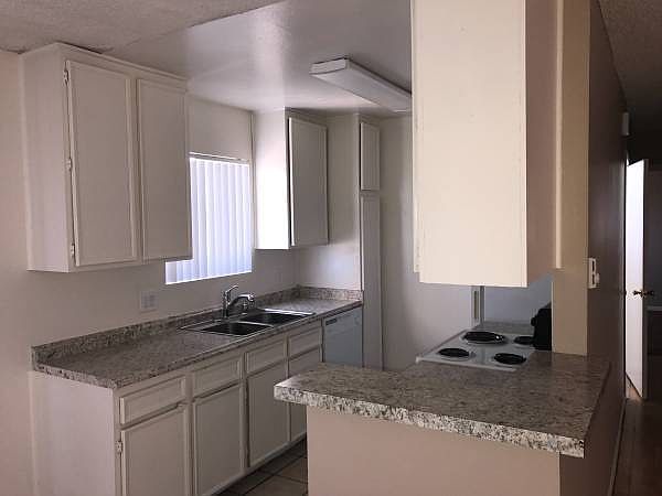 2617 Highland Ave photo 4