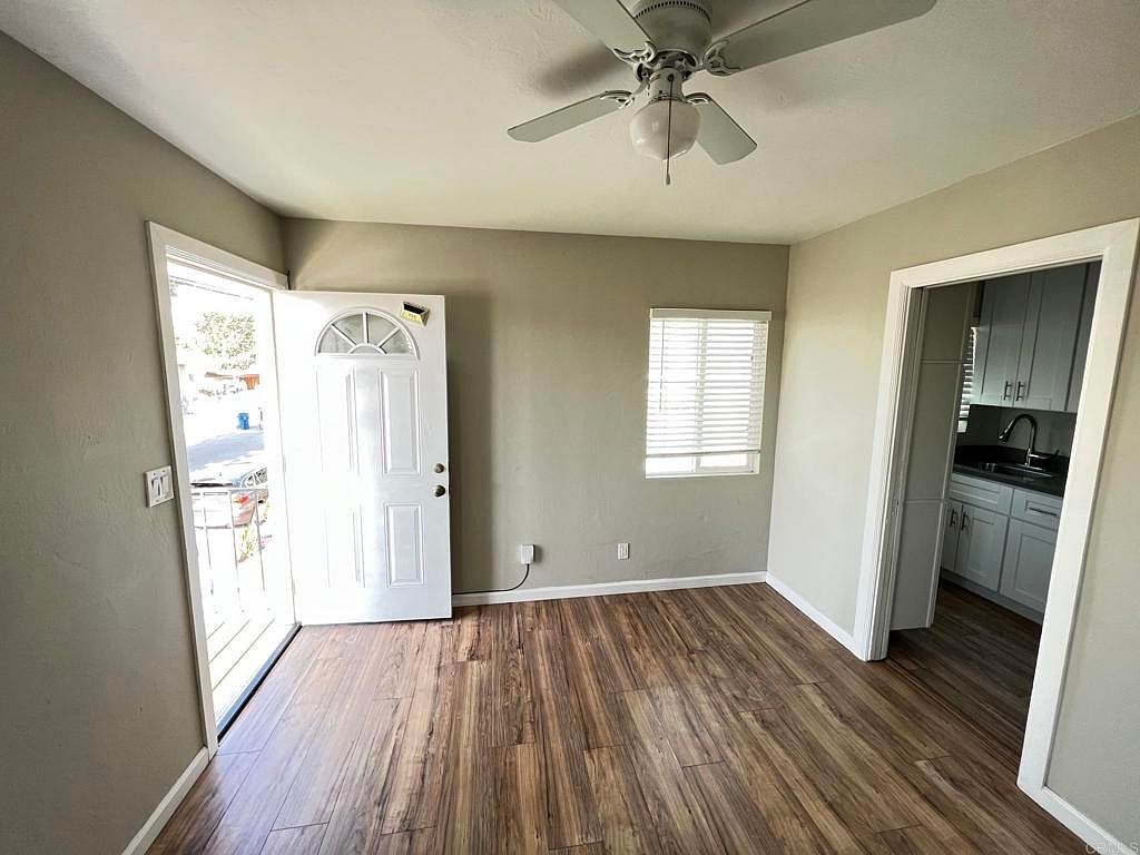 527 Dewey St photo 2