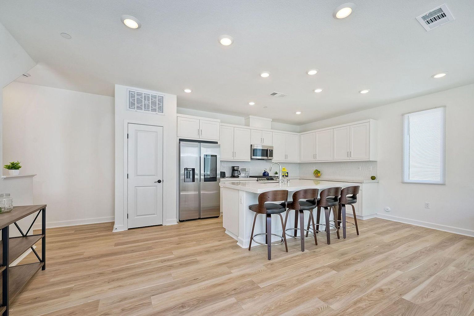 2301 Acara Cir photo 3