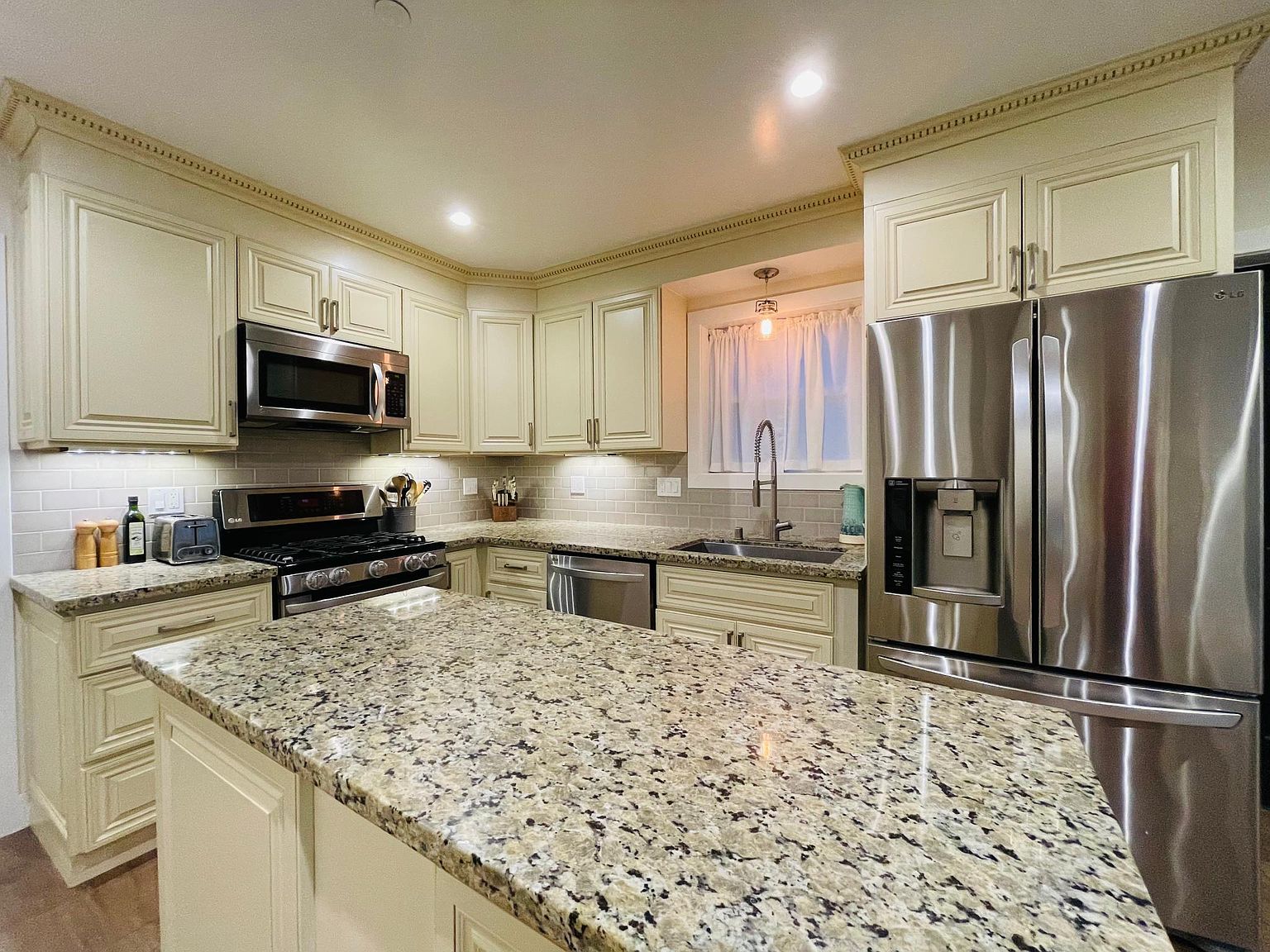 3BR/2BA Single Family House on 3rd St · Kentfield photo 2