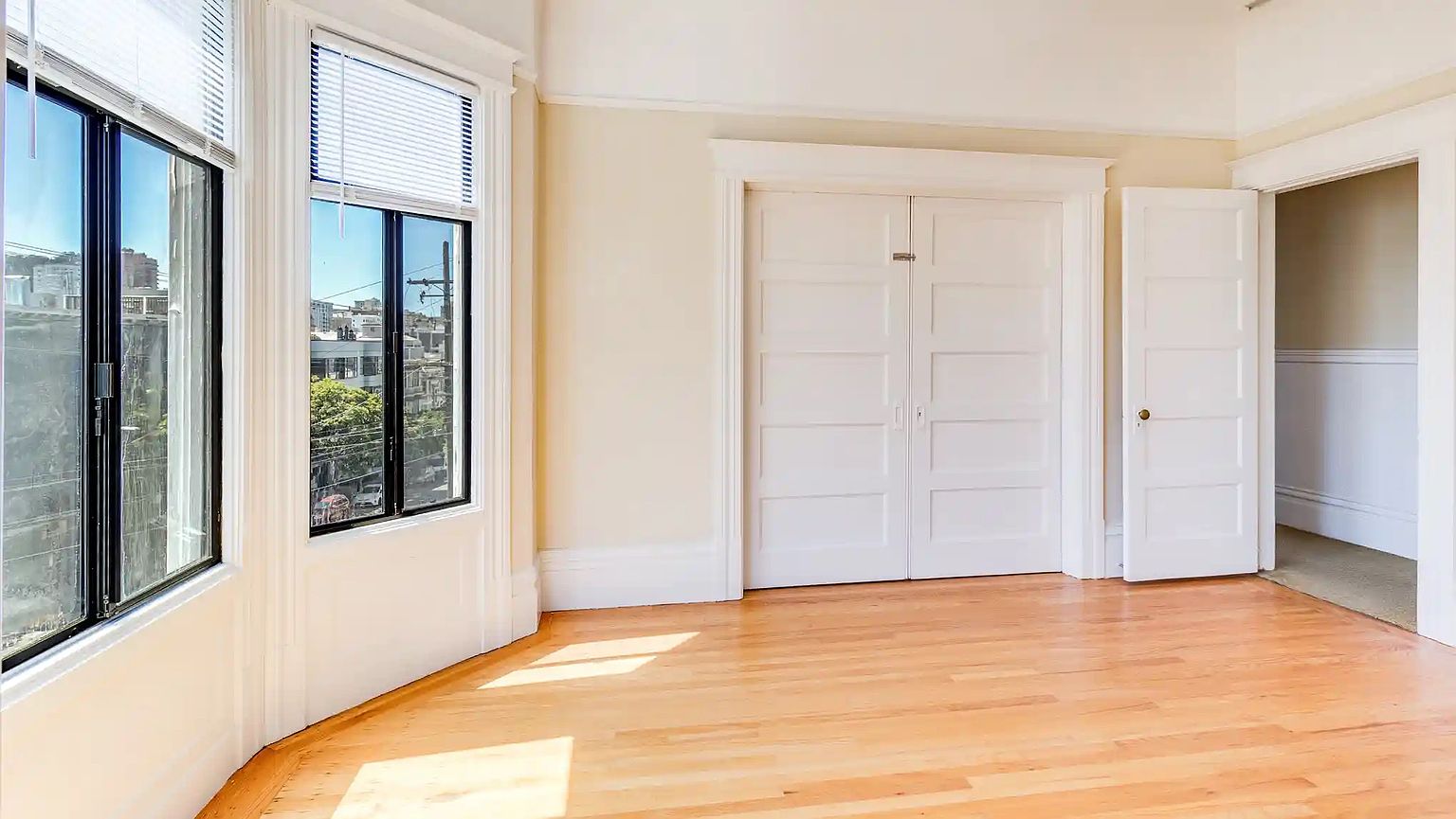 2104 Larkin St photo 4