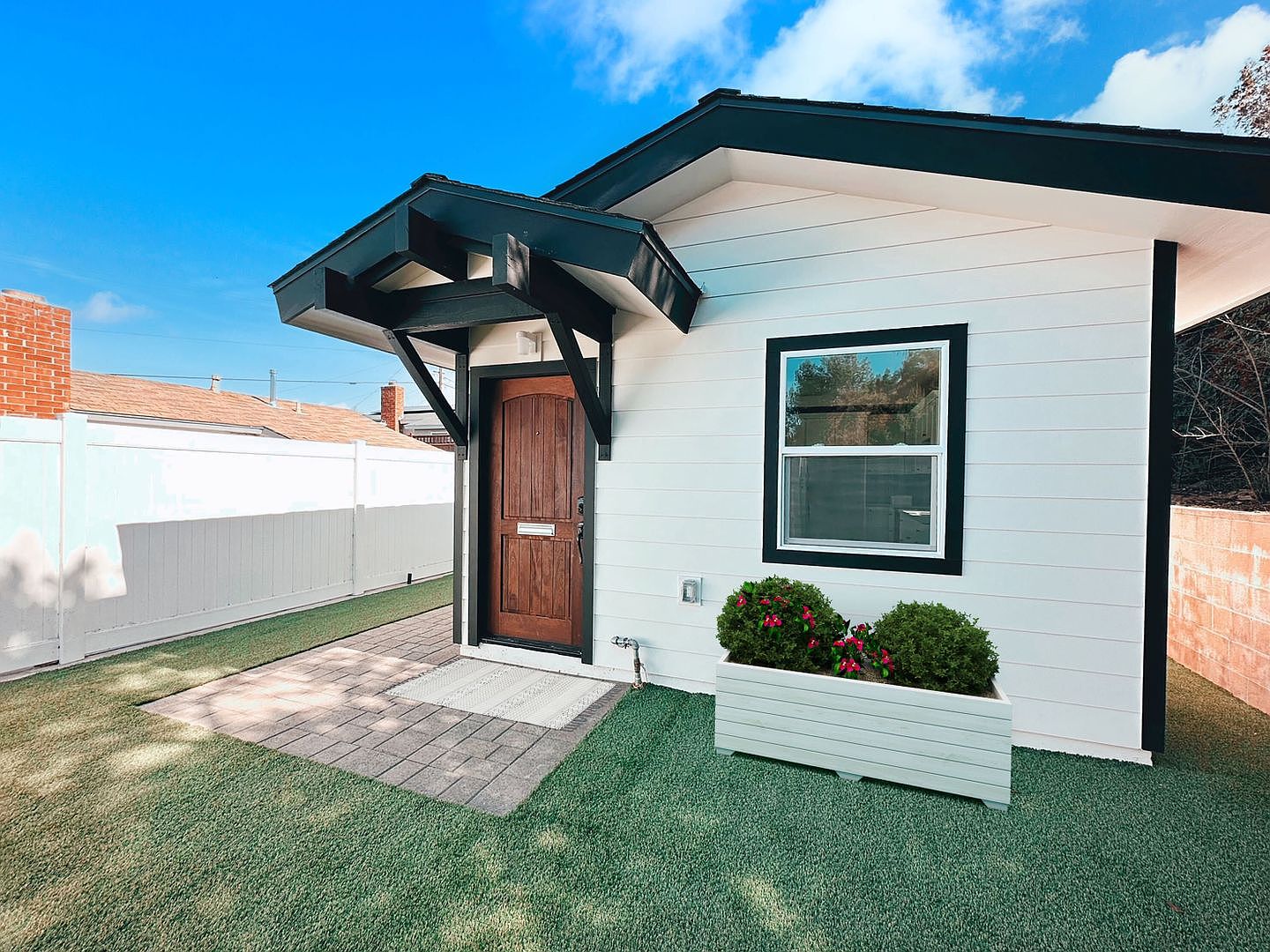 2425 Sarbonne Dr