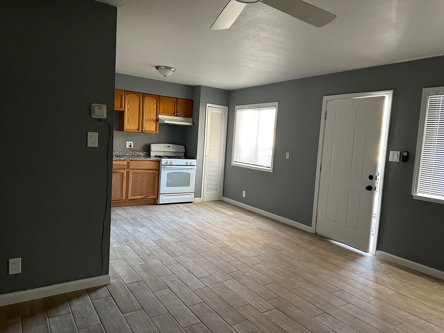 841 Washington St photo 2
