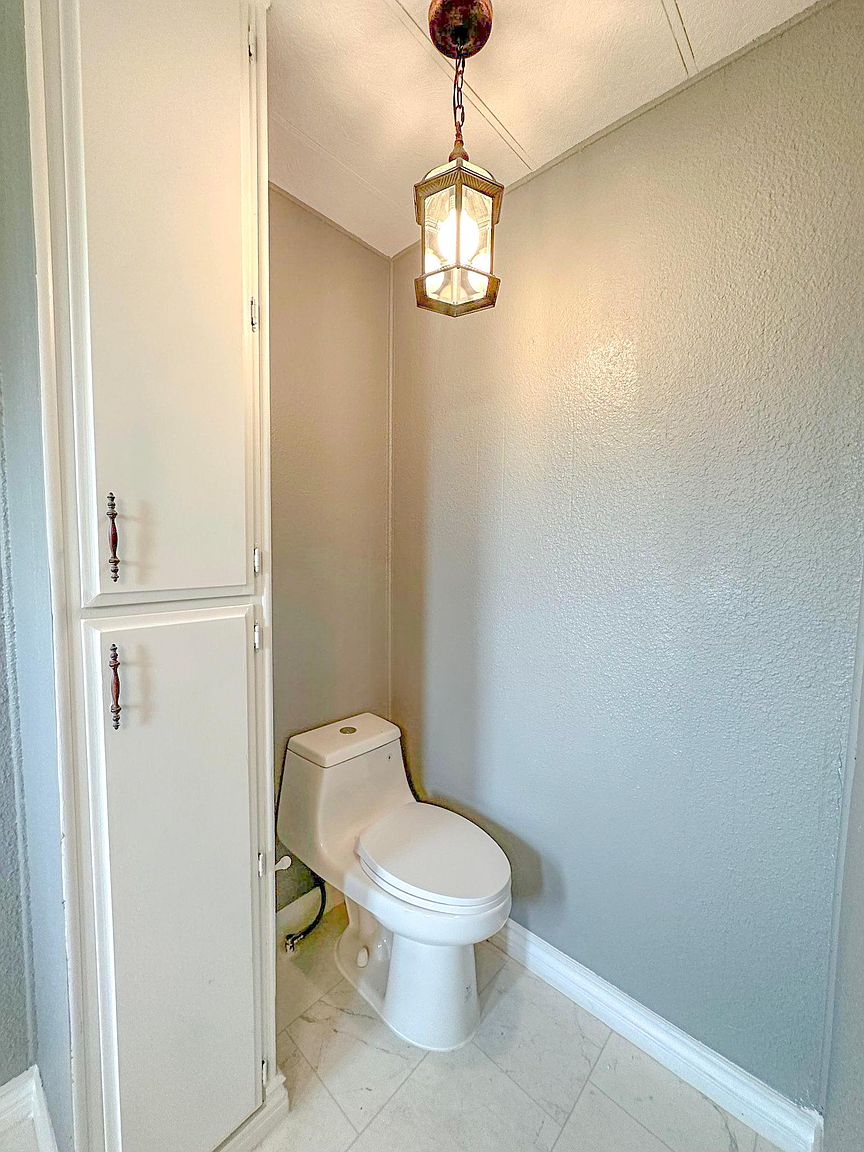 28162 Patterson Ave photo 2