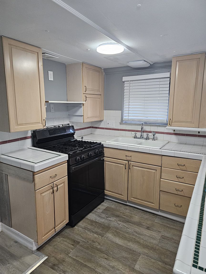 28162 Patterson Ave photo 3