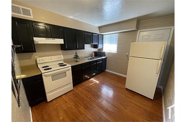 Escondido Apartments photo 4