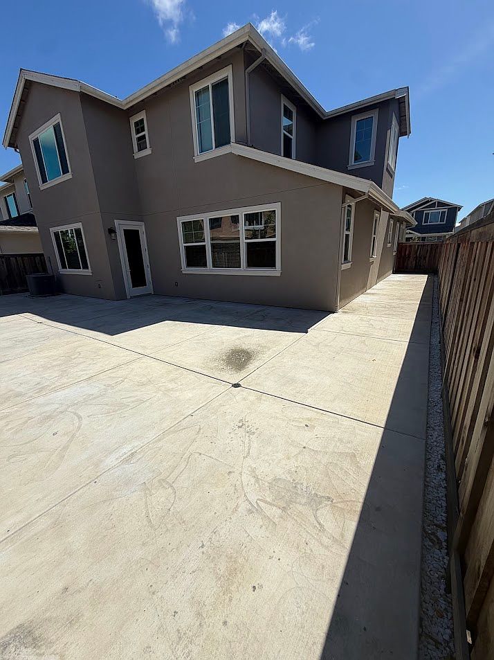 2665 Amora Cir photo 3