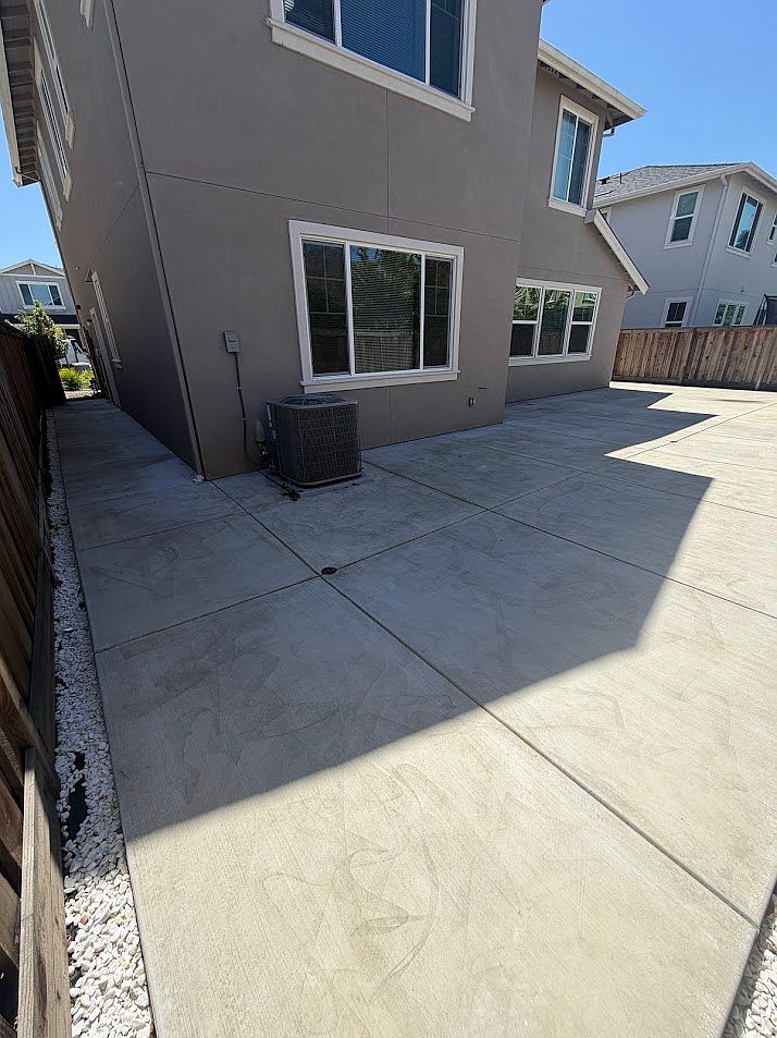2665 Amora Cir photo 2