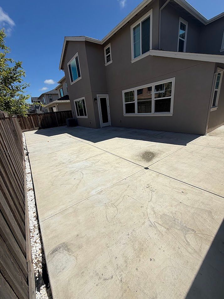 2665 Amora Cir photo 4