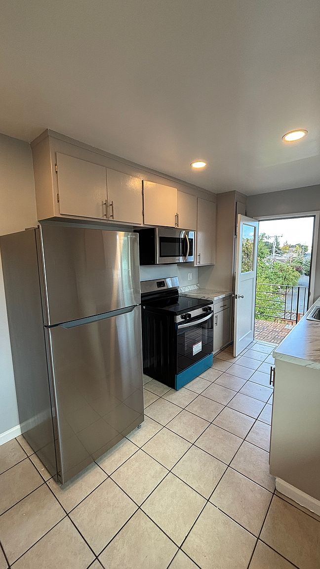 3631 Midvale Ave photo 2