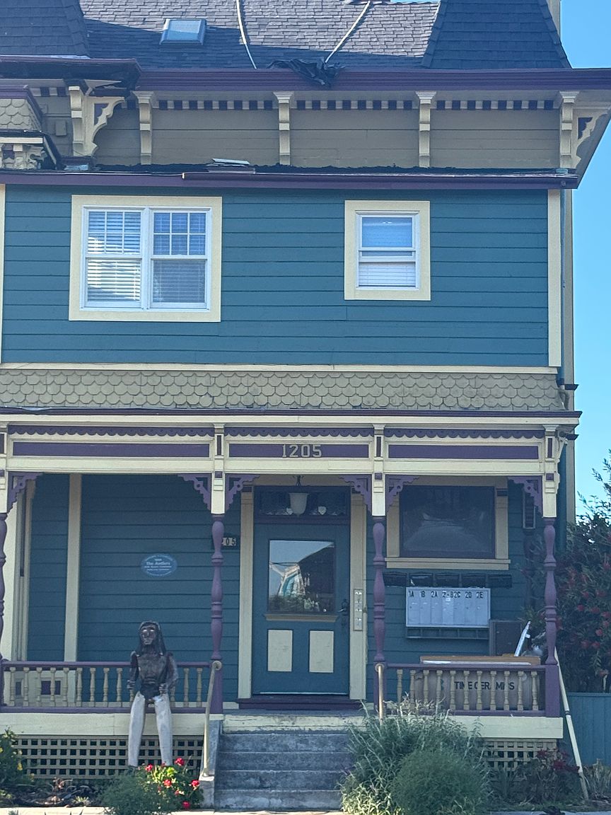 1205 Broadway photo 2