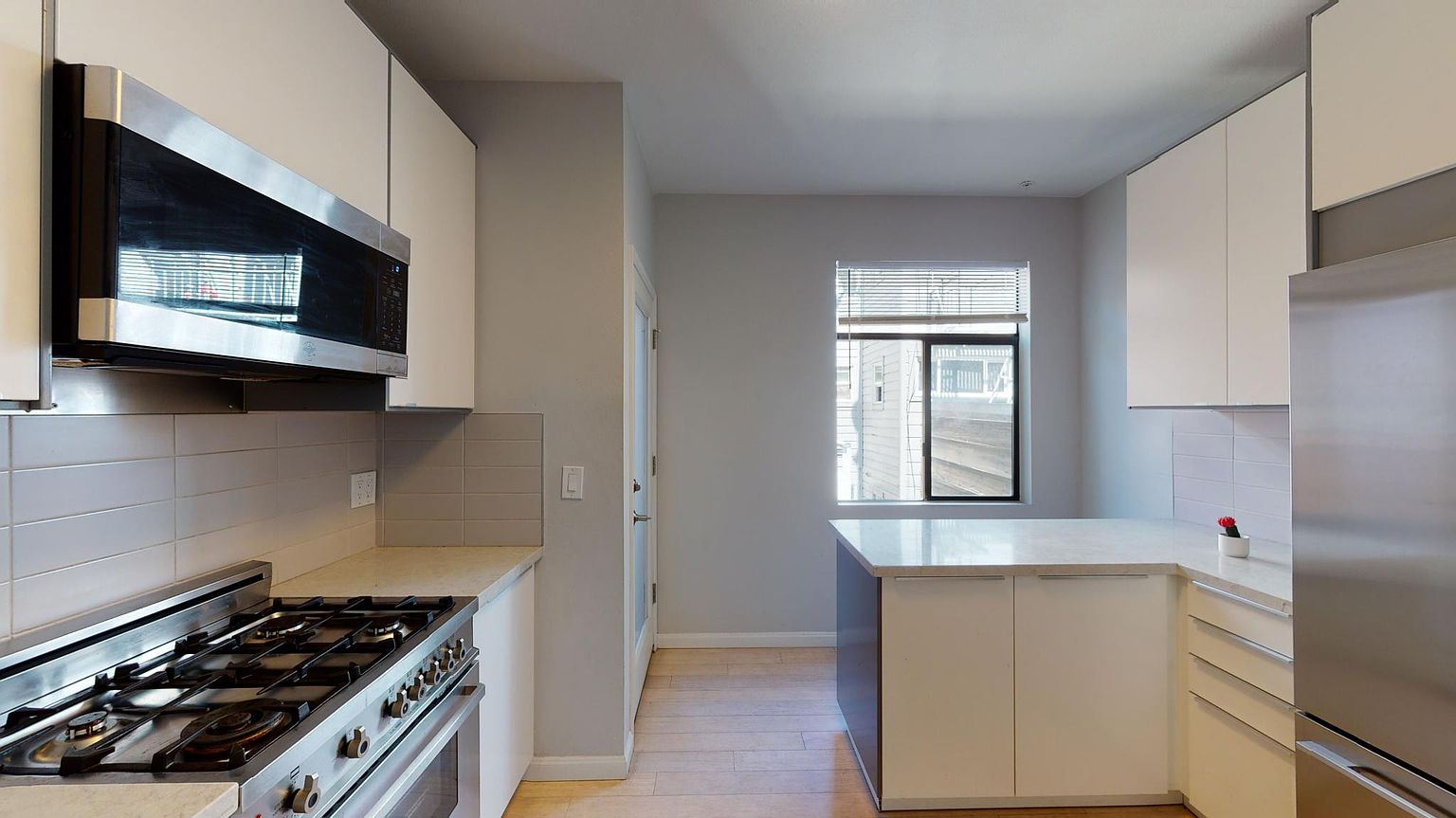 616A Natoma St photo 2