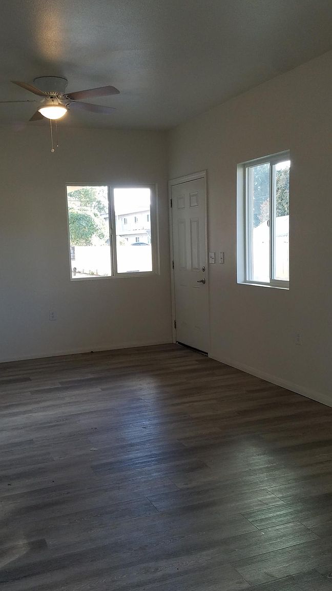12330 Lakeshore Dr photo 2