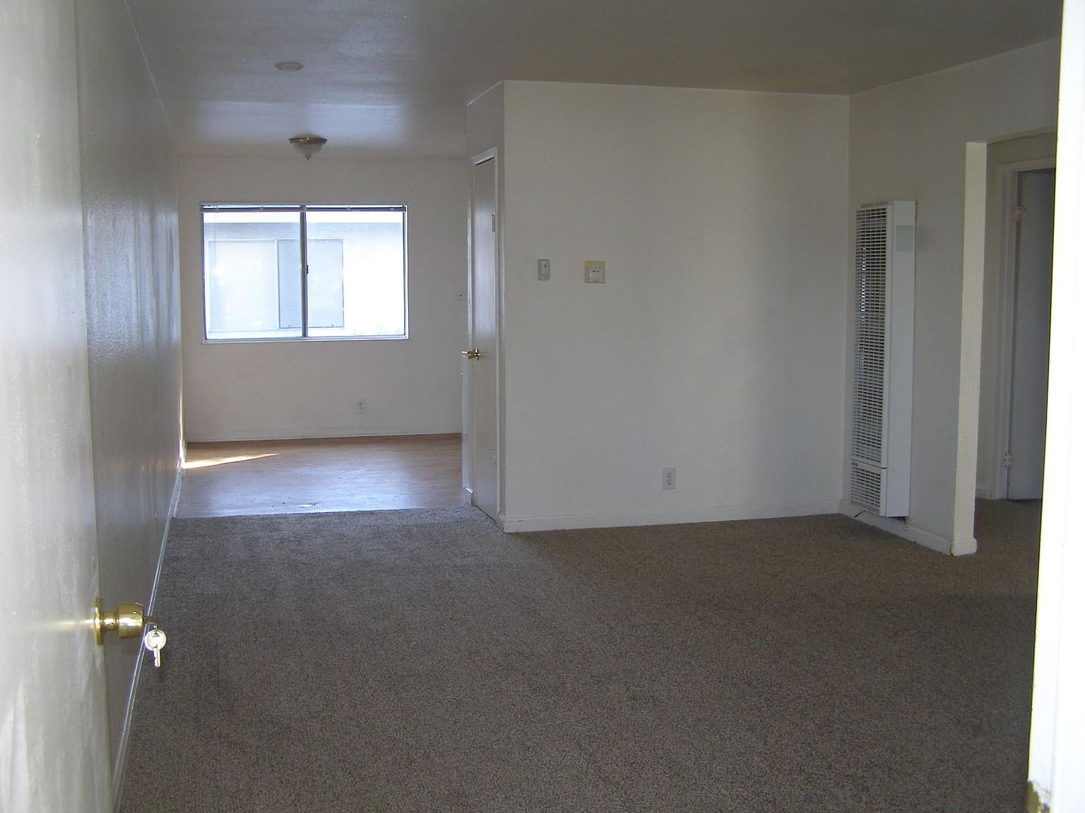 1620 Sycamore Dr photo 2