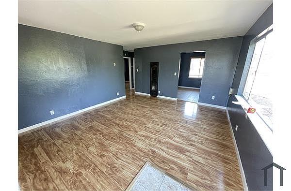 22734 Filbert St photo 3