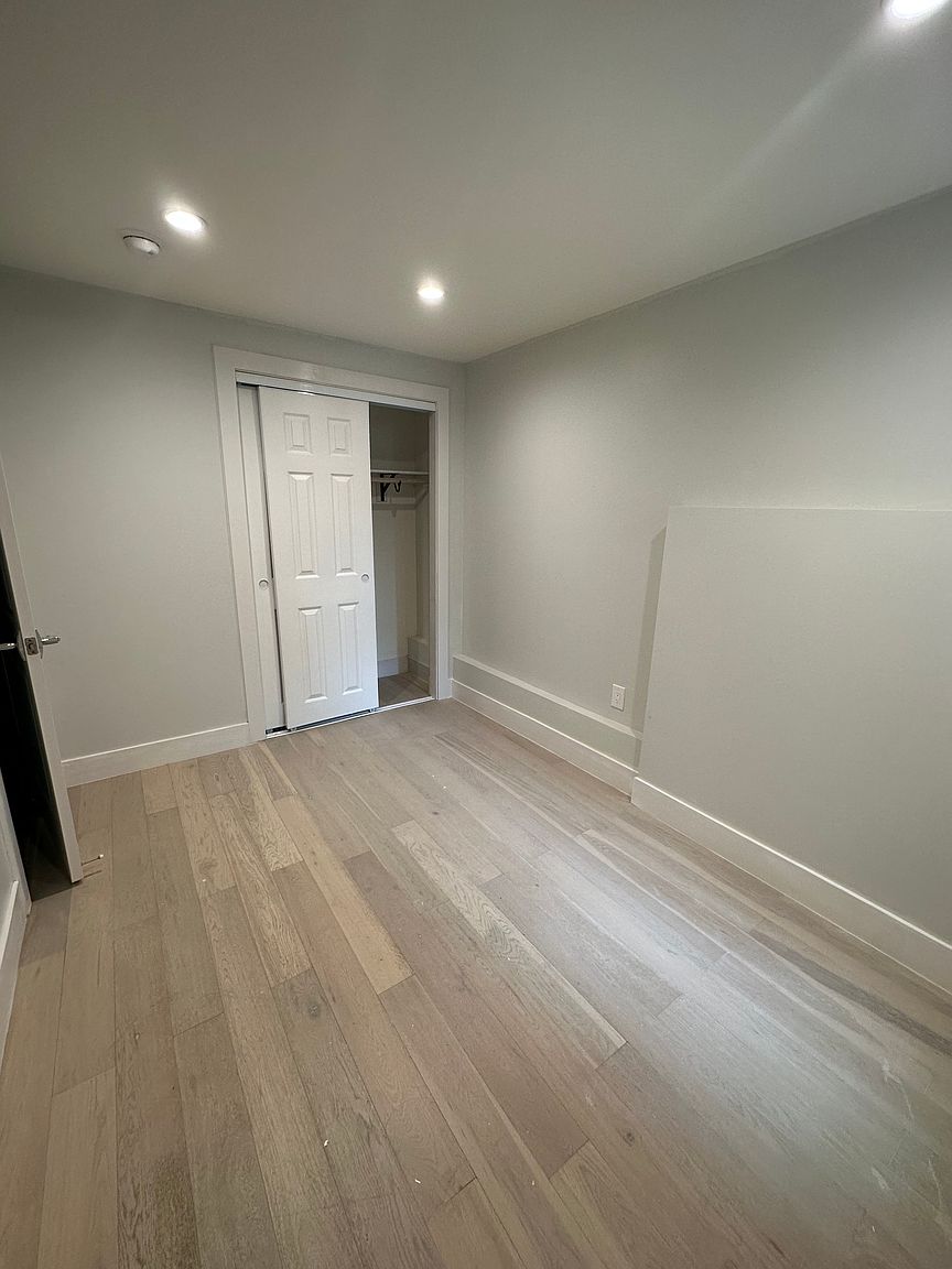 1454 20th Ave photo 2