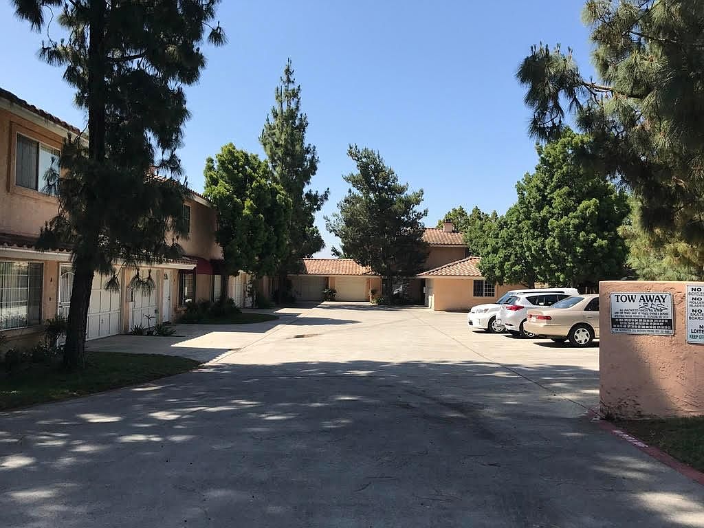 1265 Persimmon Ave photo 2
