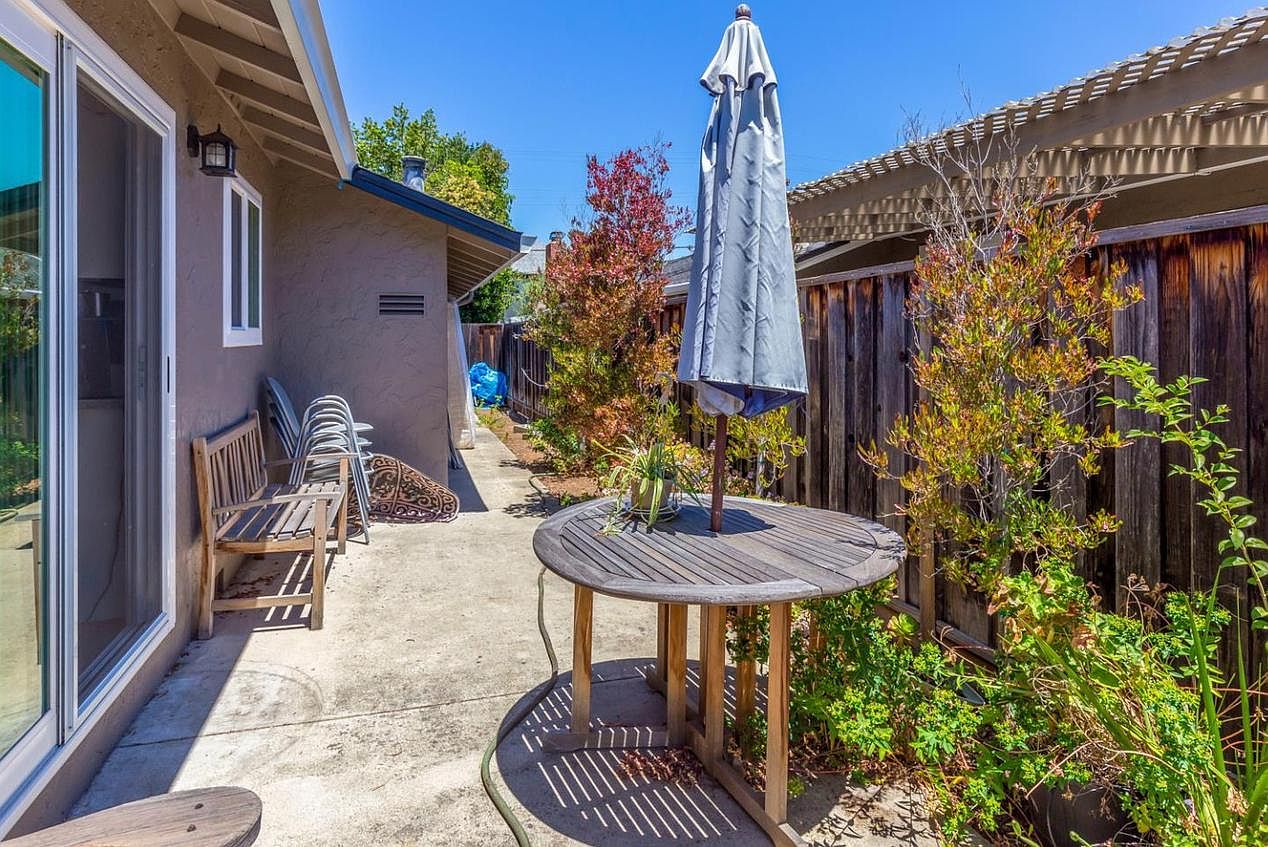 1850 Marich Way photo 2