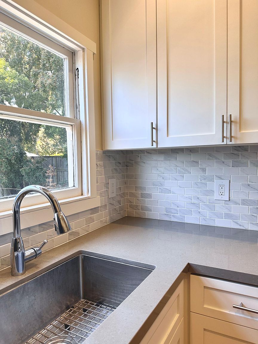 468 Stow Ave photo 3