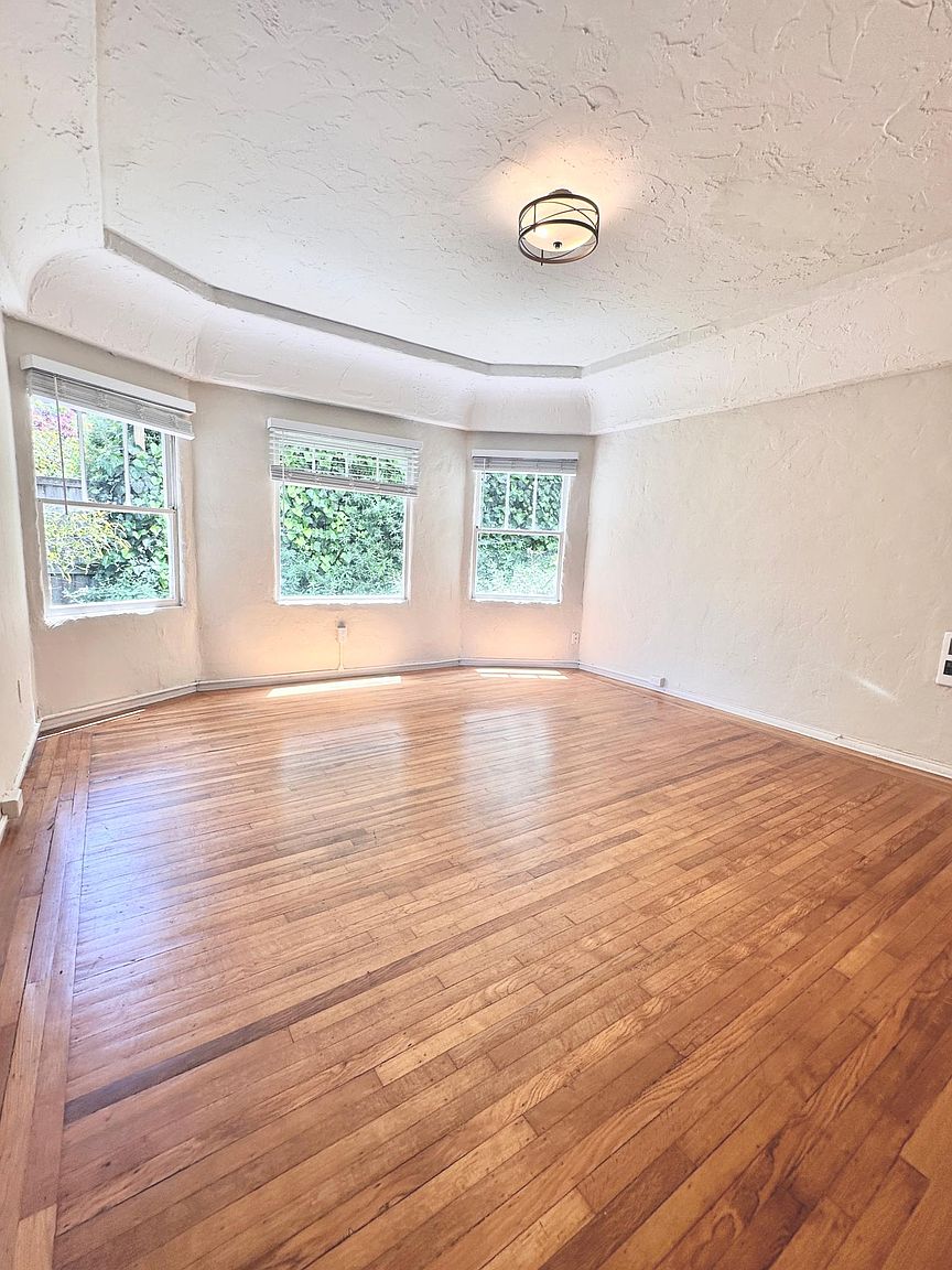 468 Stow Ave photo 5