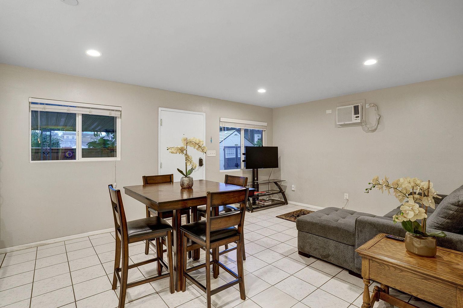 2469 K St photo 4