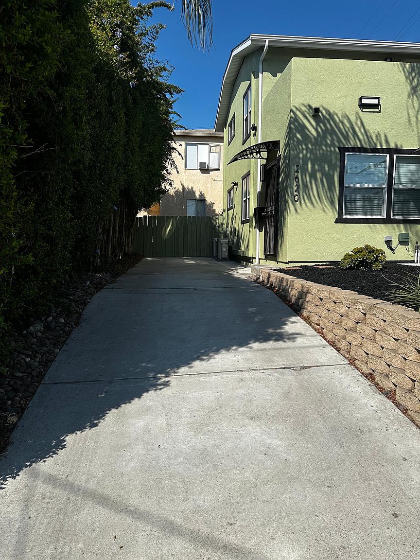 2620 Polk Ave photo 5