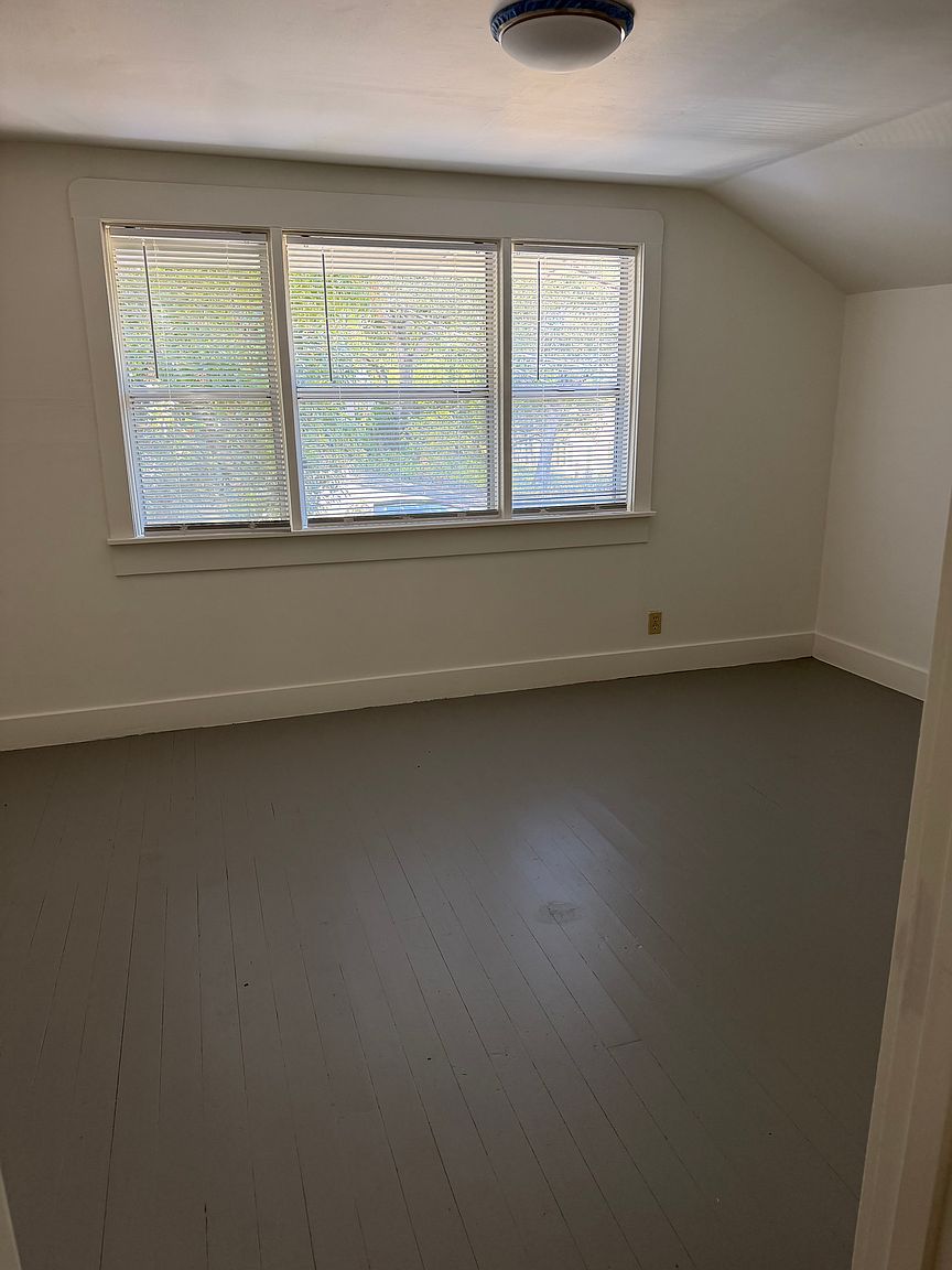 417 Parquet St photo 3