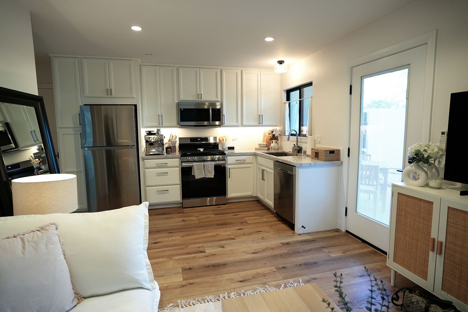 340 Sylvia St photo 2
