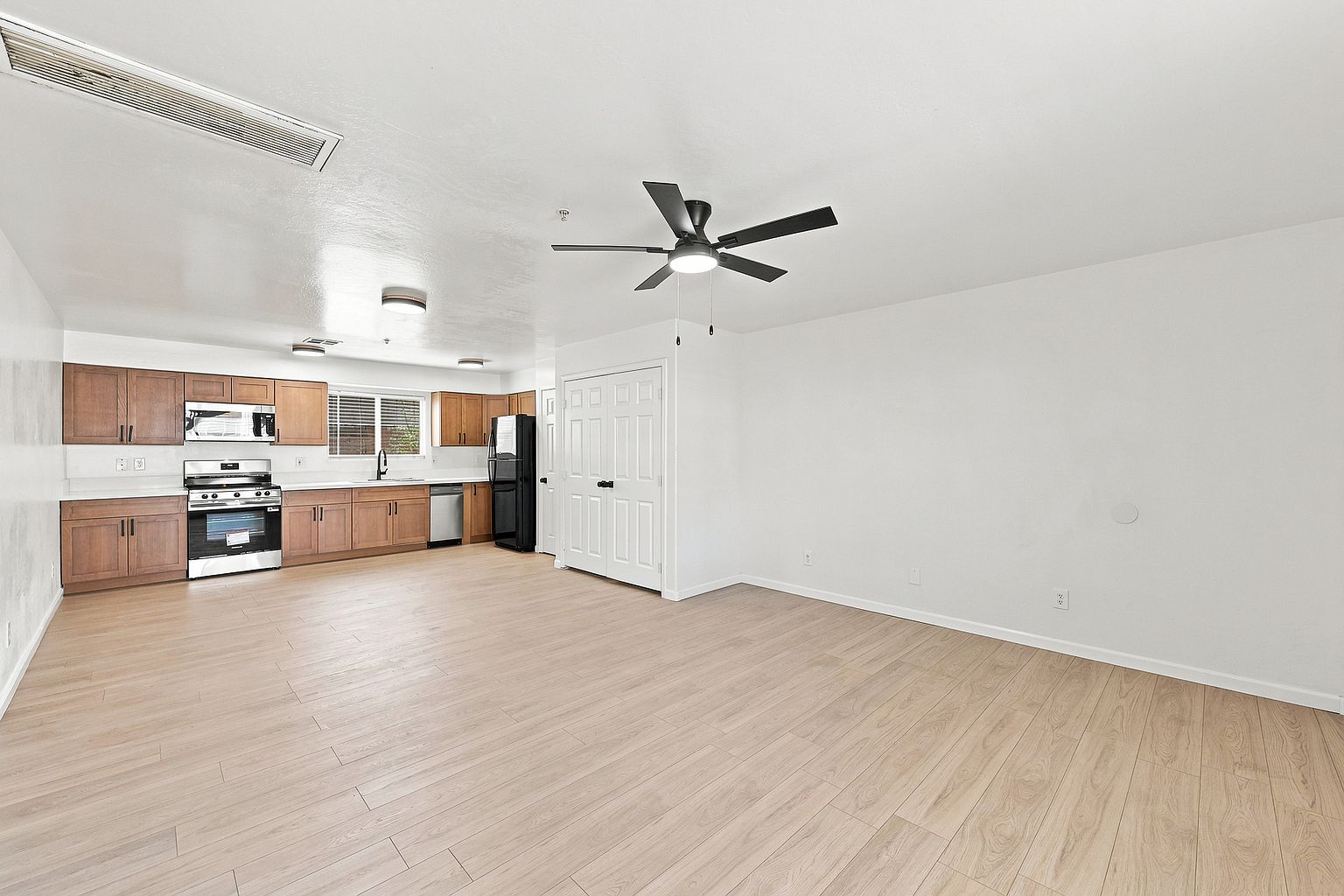2324 W Lone Cactus Dr photo 3