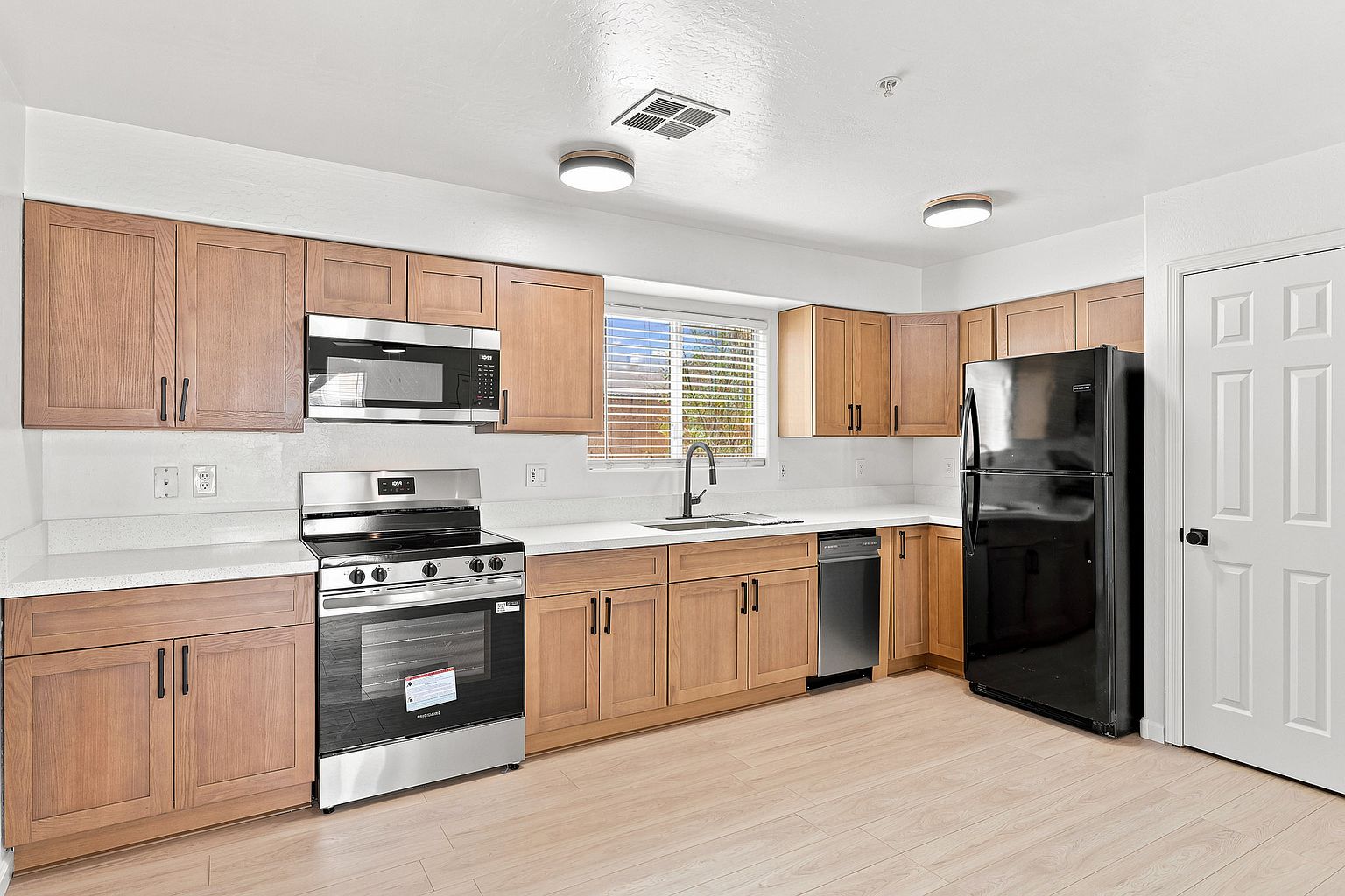 2324 W Lone Cactus Dr photo 2