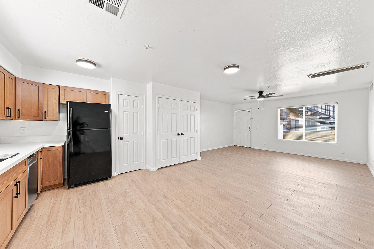 2324 W Lone Cactus Dr photo 4