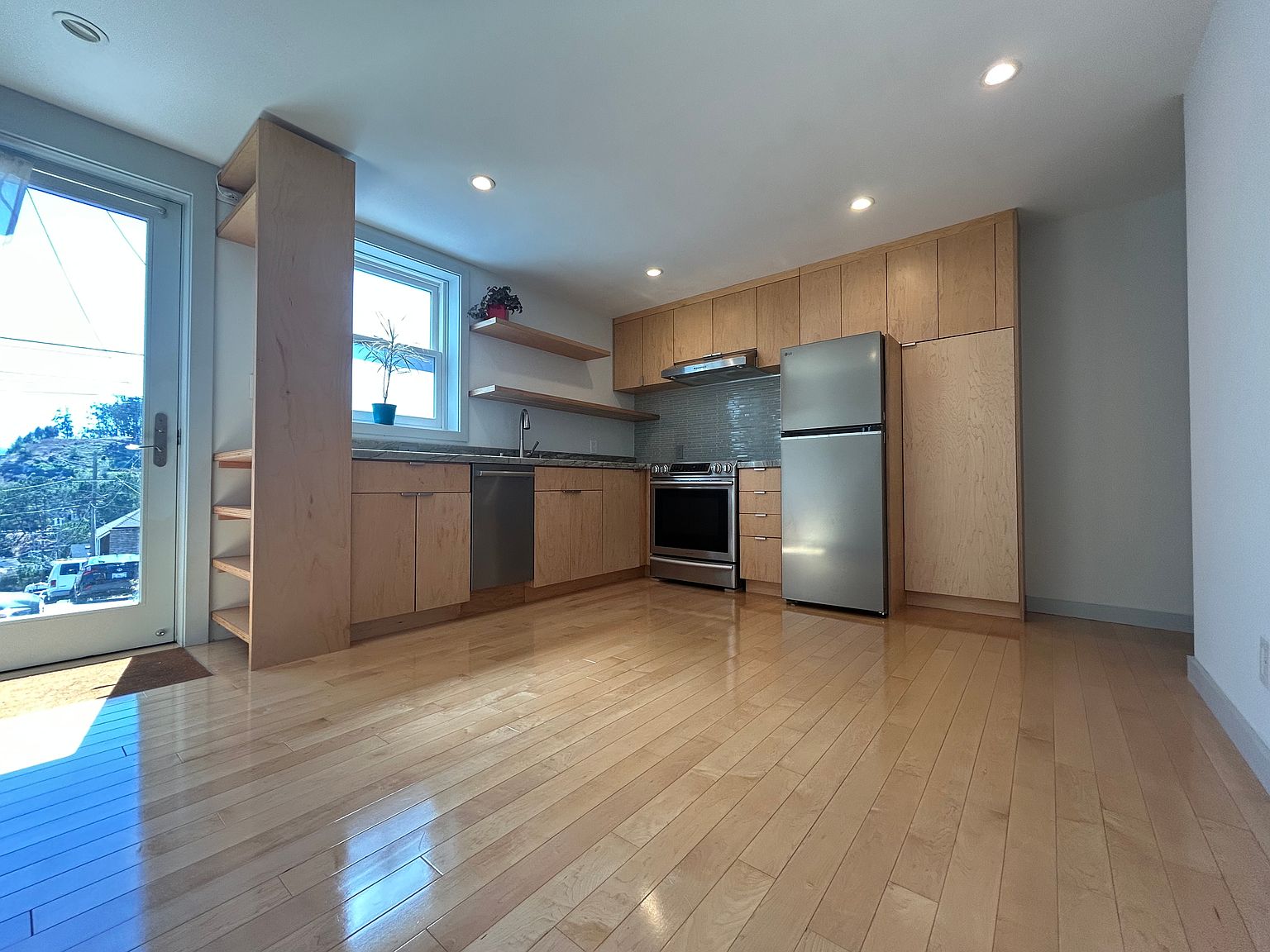 364 Sussex St photo 3