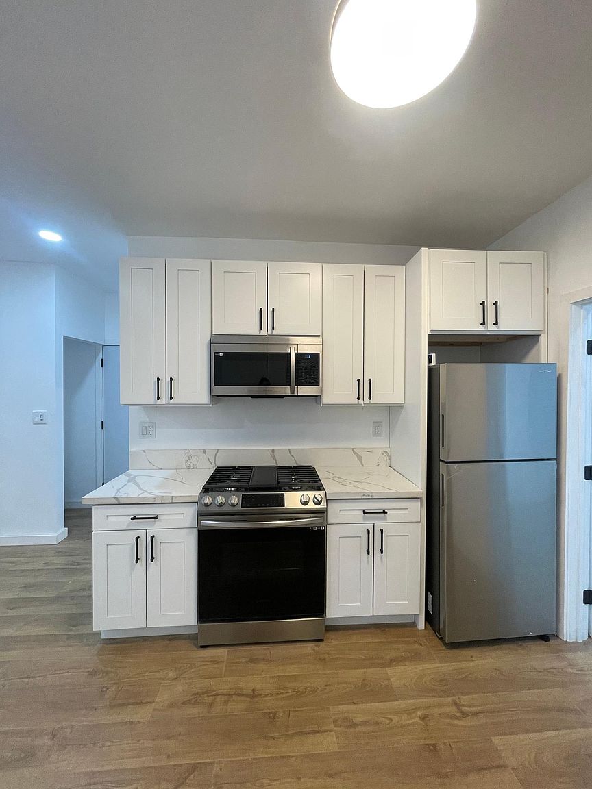 768 17th St photo 2