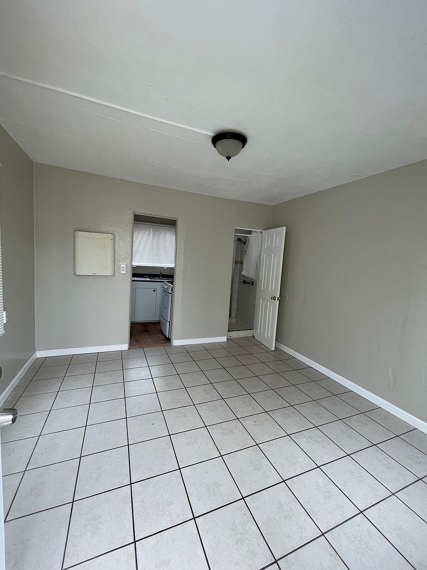 2505 J St photo 4