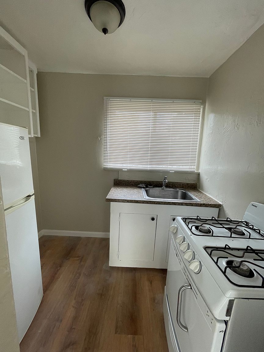 2505 J St photo 5