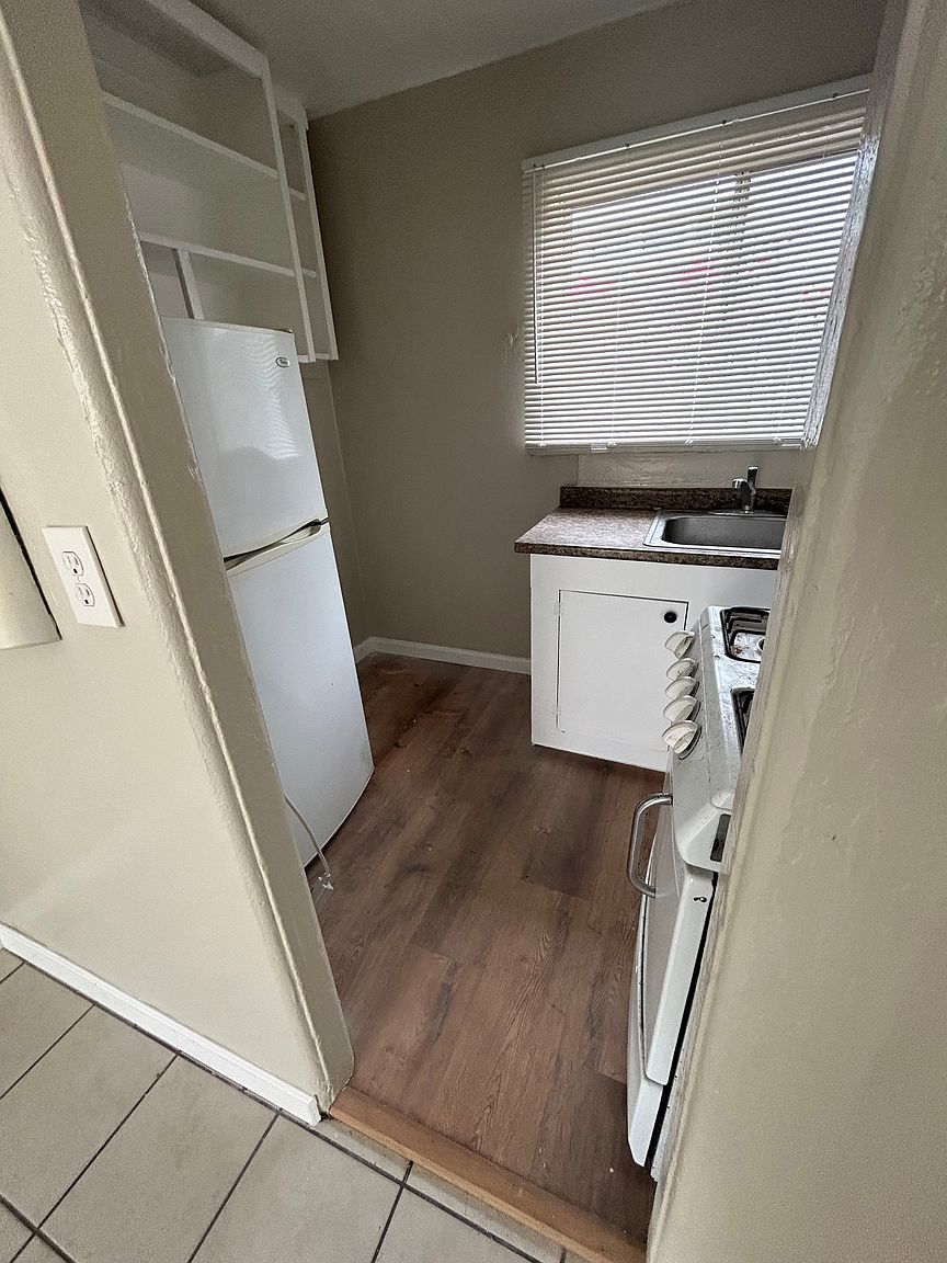 2505 J St photo 3