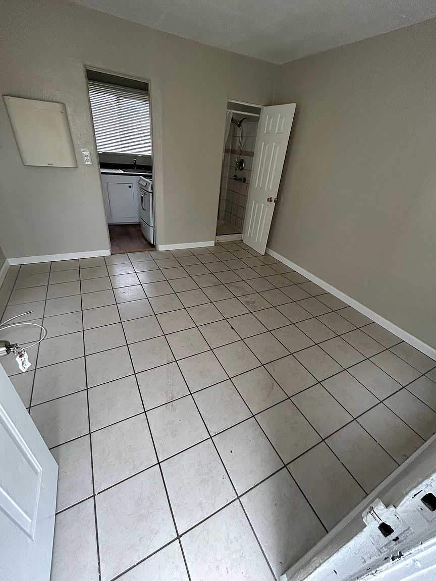 2505 J St photo 2