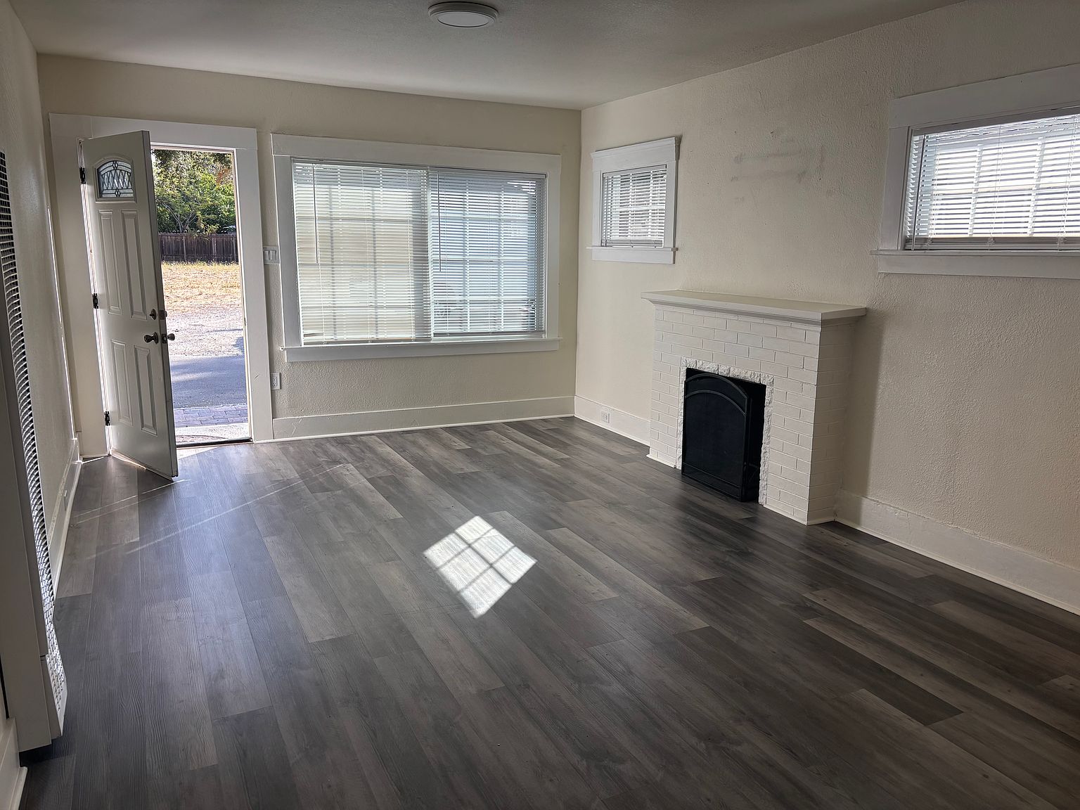 22441 Dole Way photo 3