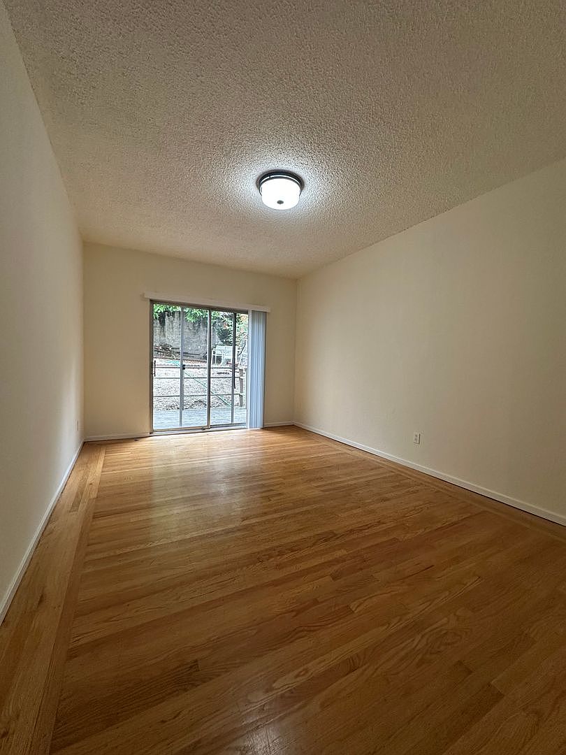1230 Hyde Street (744r) photo 2