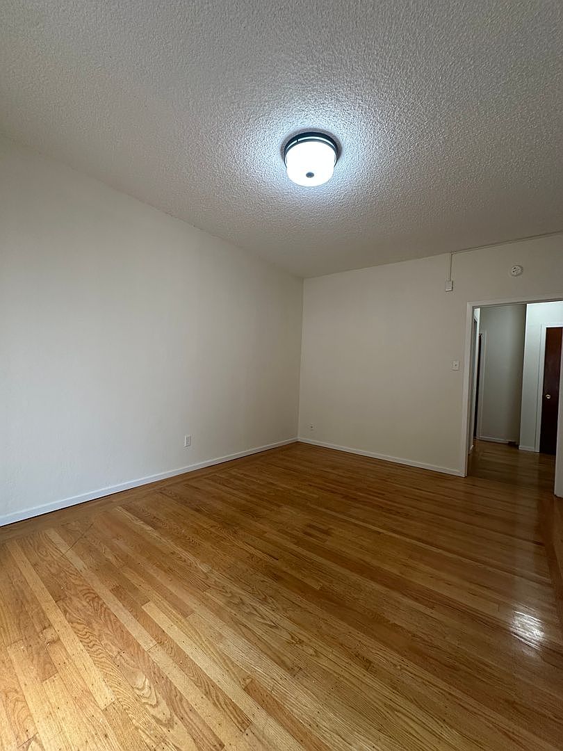 1230 Hyde Street (744r) photo 3