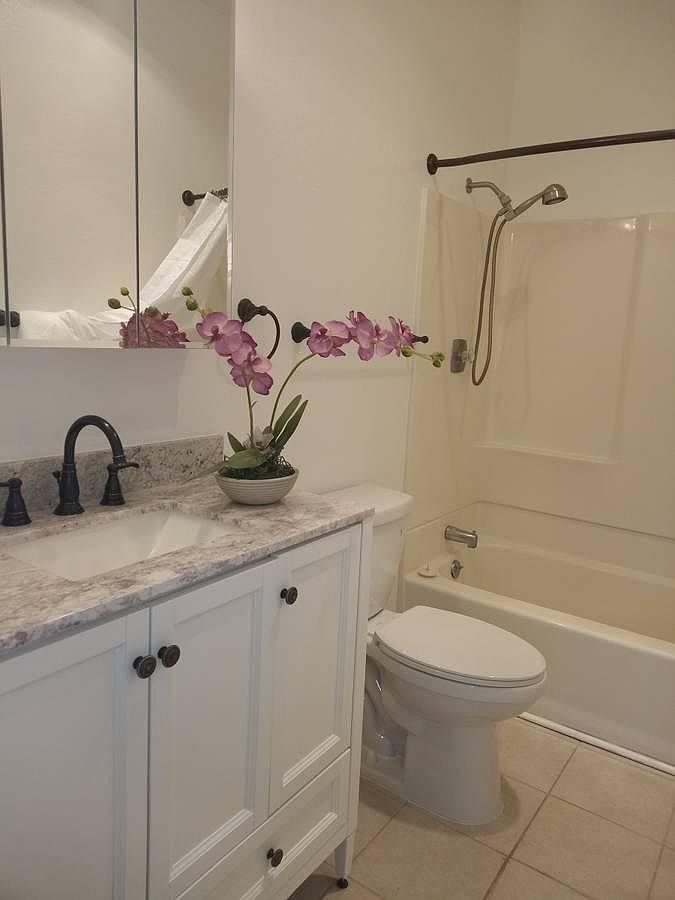 982 Bayview Ave photo 3