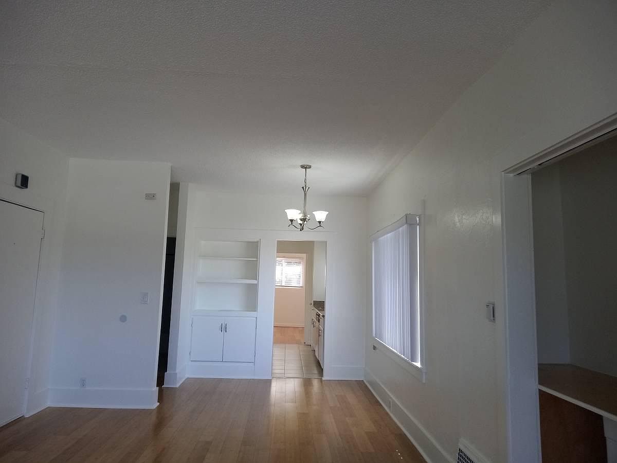 982 Bayview Ave photo 2