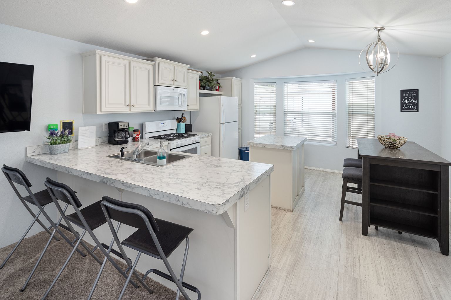2014 Emerald St photo 3