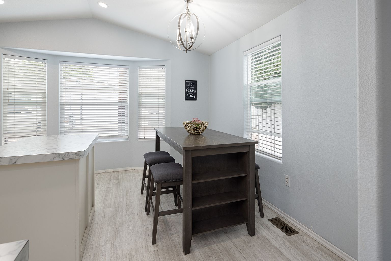 2014 Emerald St photo 2
