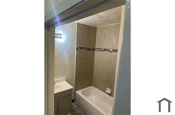 0BR/1BA Other on Thomas Ave · San Francisco photo 4