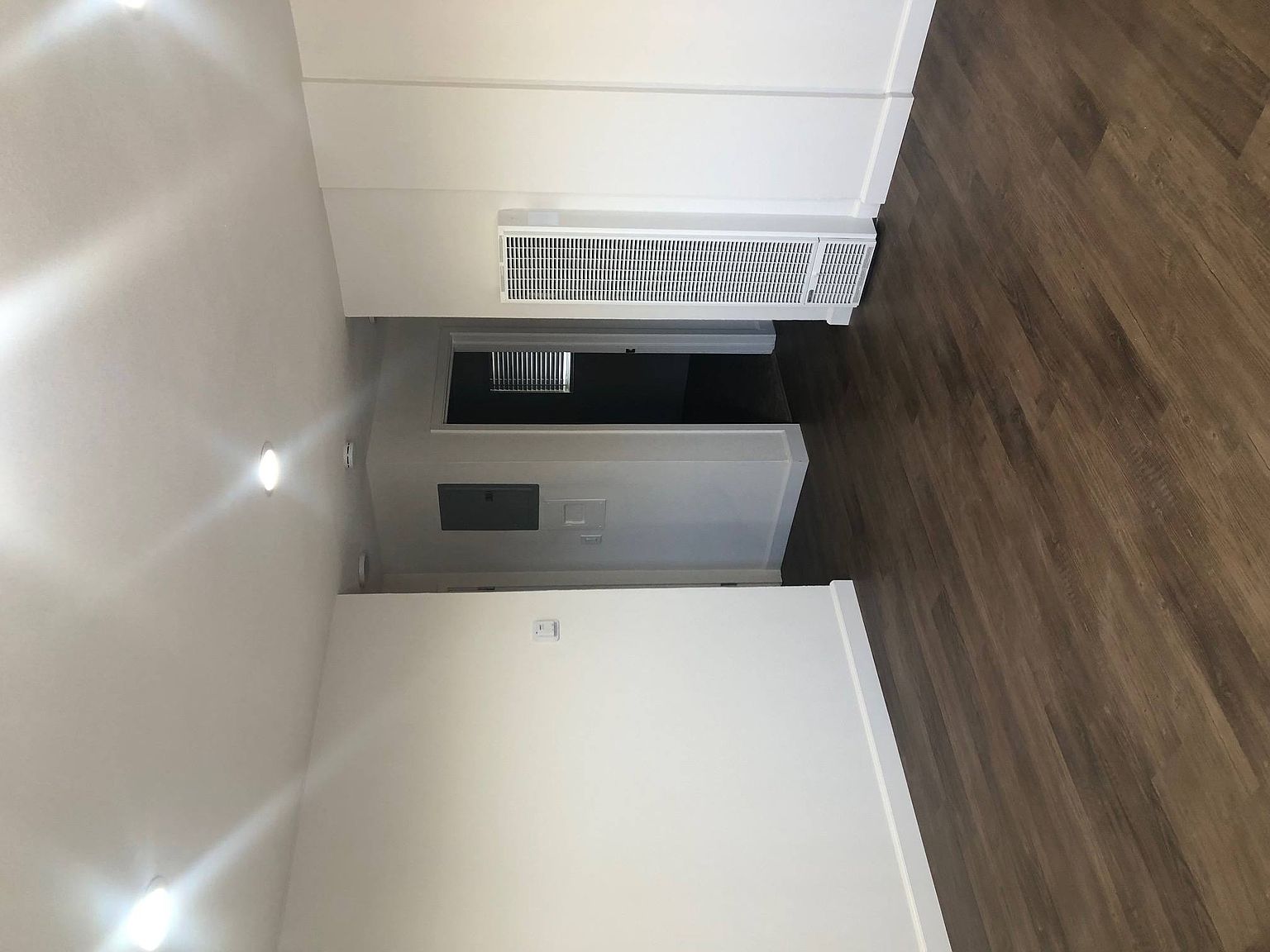 The Laura Apartments photo 4