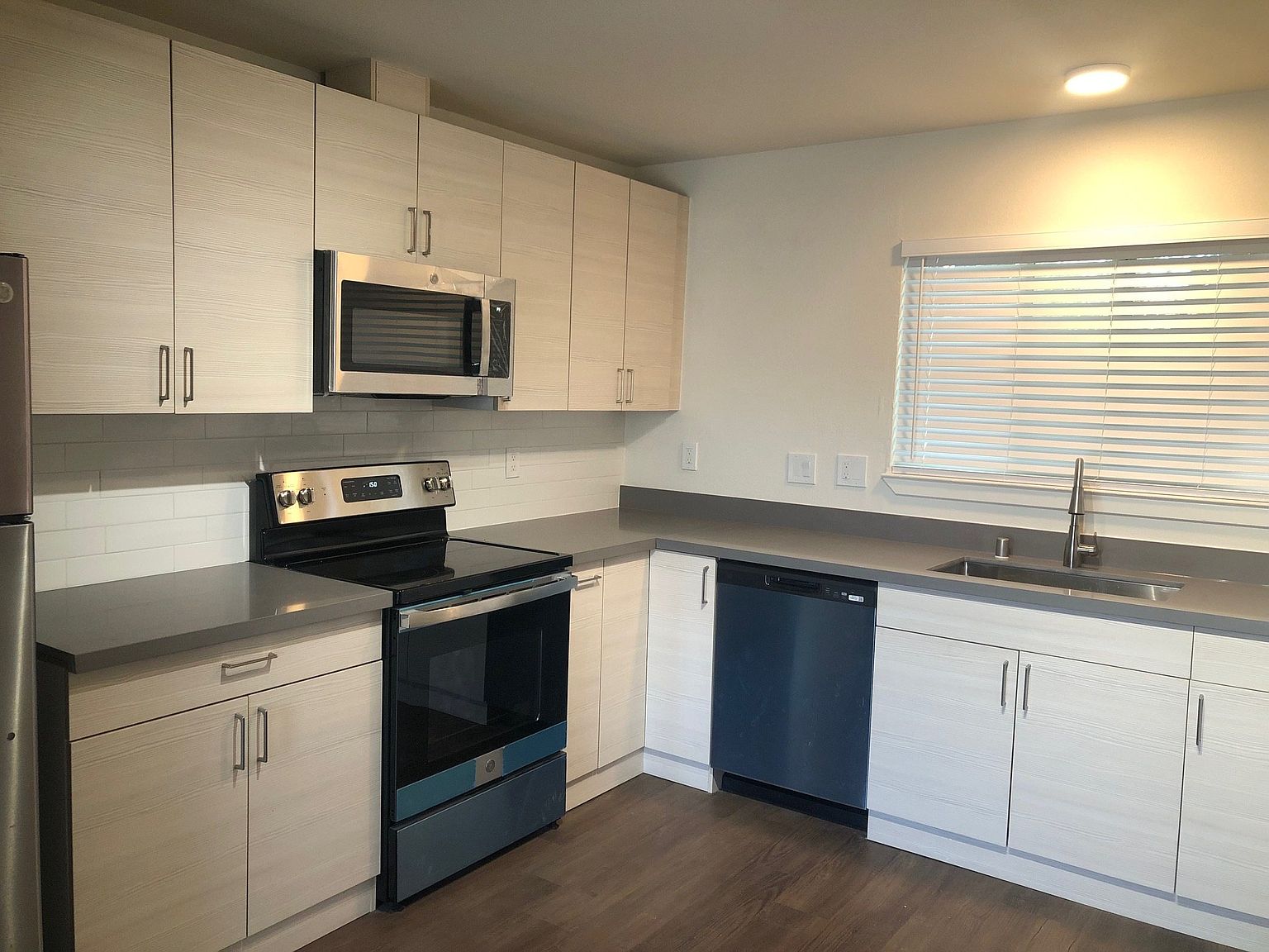 The Laura Apartments photo 2
