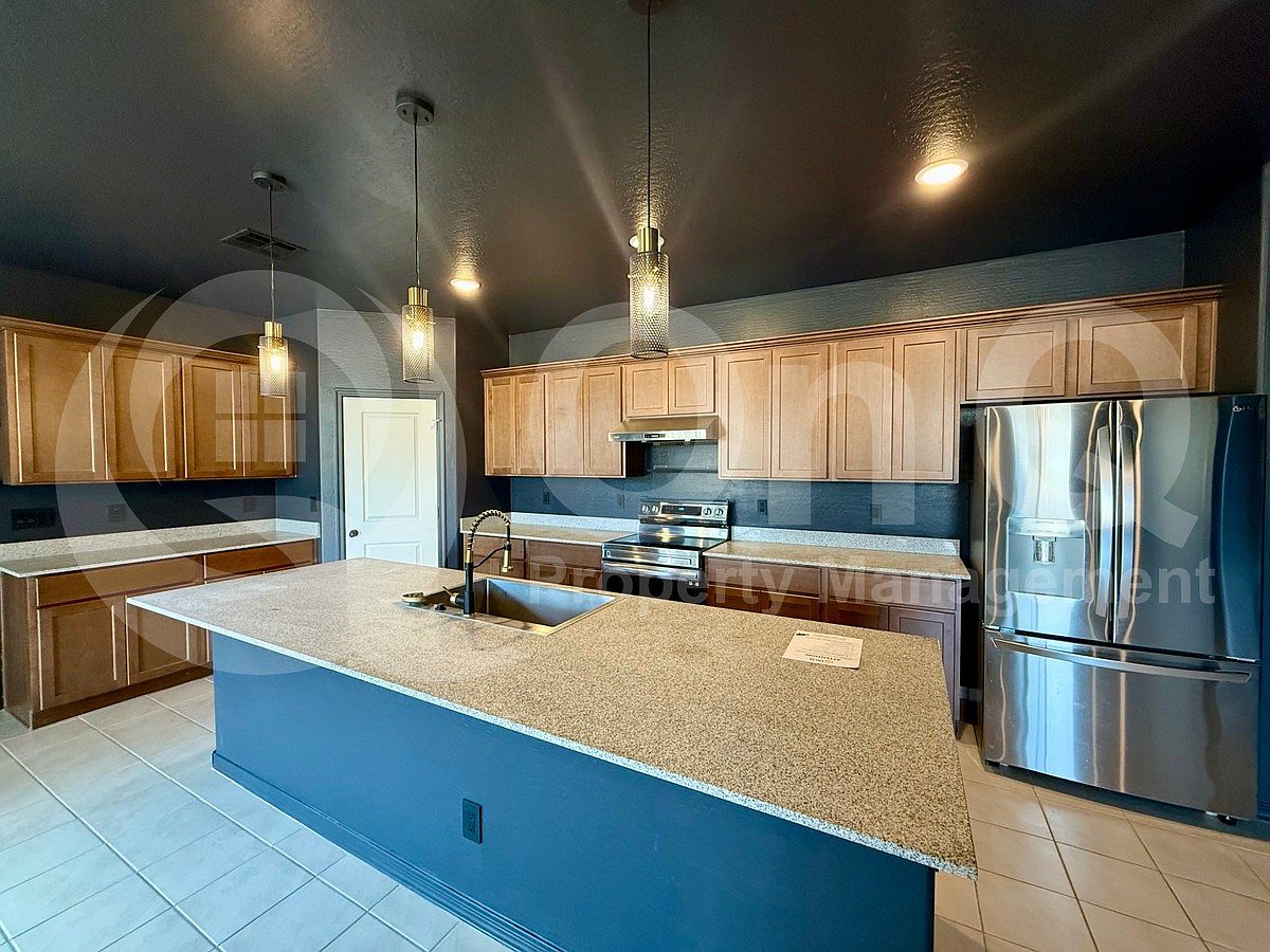 12754 W Parkway Ln photo 4