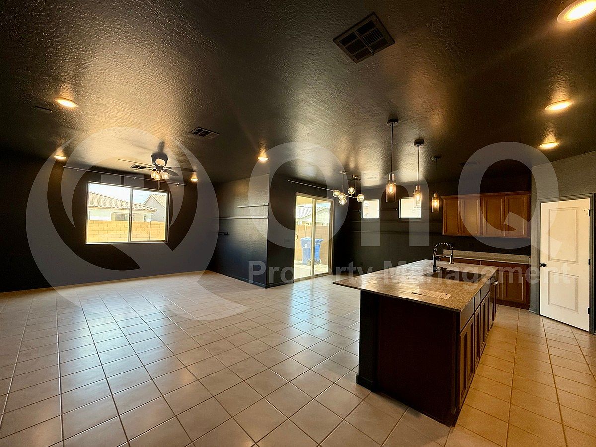 12754 W Parkway Ln photo 5